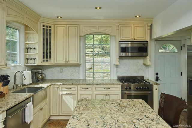 7 Avondale Road, Yonkers, NY 10710