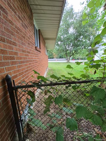 3498 W Walton Boulevard, Waterford Charter Township, MI 48329