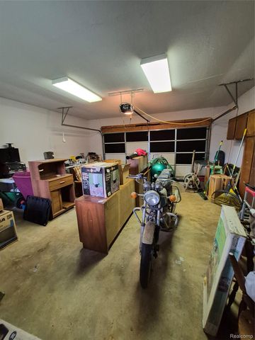 3498 W Walton Boulevard, Waterford Charter Township, MI 48329