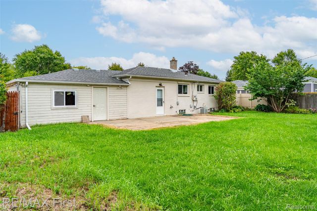 36361 Nitchun Street, Clinton Charter Township, MI 48035