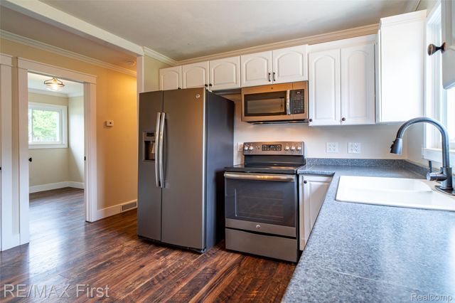 36361 Nitchun Street, Clinton Charter Township, MI 48035