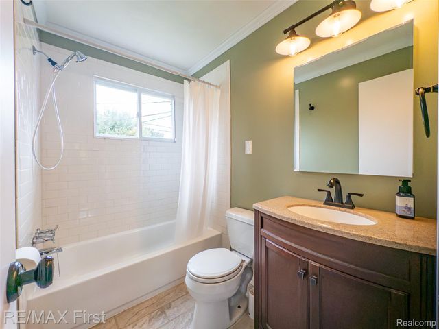 36361 Nitchun Street, Clinton Charter Township, MI 48035