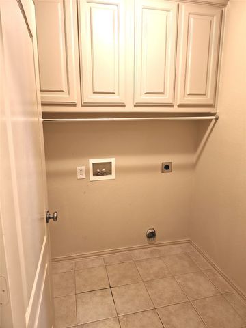 5725 Swords Drive, Fort Worth, TX 76137