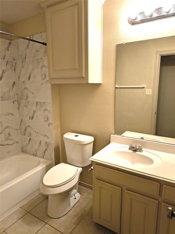 5725 Swords Drive, Fort Worth, TX 76137