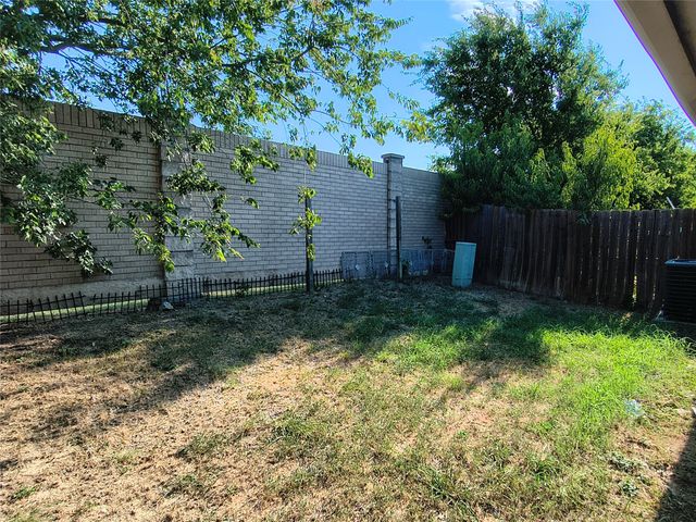 5725 Swords Drive, Fort Worth, TX 76137