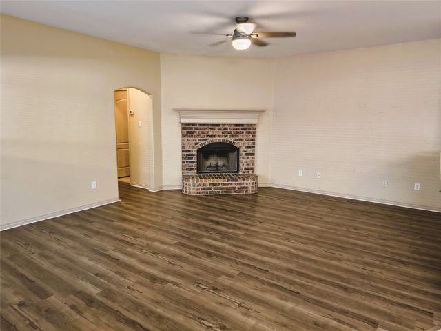 5725 Swords Drive, Fort Worth, TX 76137
