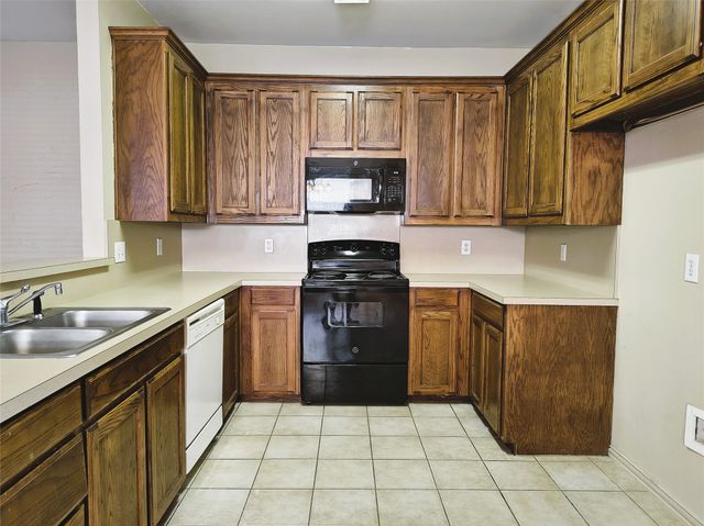 5725 Swords Drive, Fort Worth, TX 76137