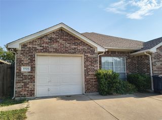 5725 Swords Drive, Fort Worth, TX 76137