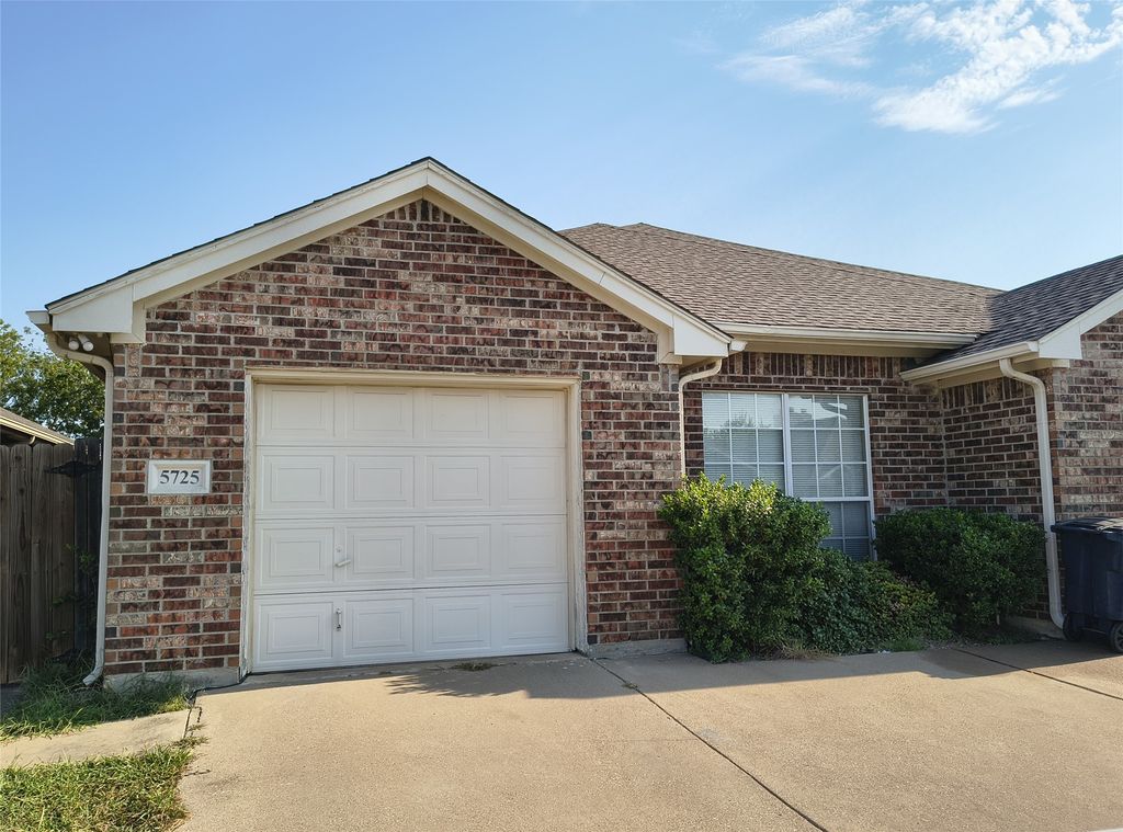 5725 Swords Drive, Fort Worth, TX 76137