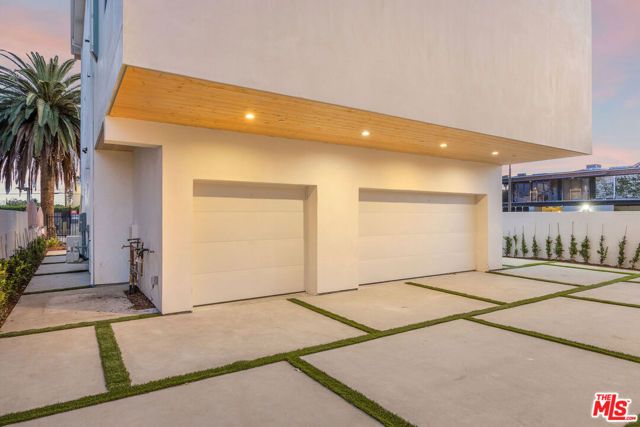 6239 Banner Avenue, Los Angeles, CA 90038