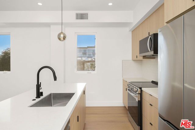 6239 Banner Avenue, Los Angeles, CA 90038