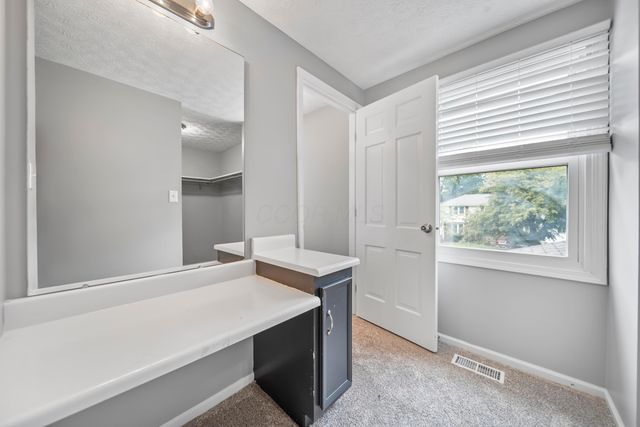 909 Prince William Lane, Westerville, OH 43081