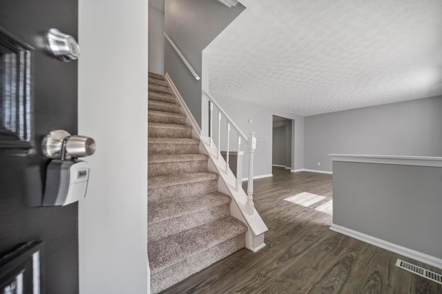 909 Prince William Lane, Westerville, OH 43081