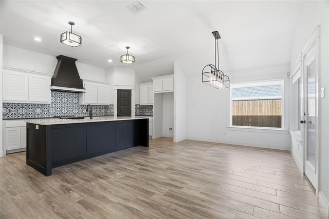 929 Tesslynn Avenue, Godley, TX 76044