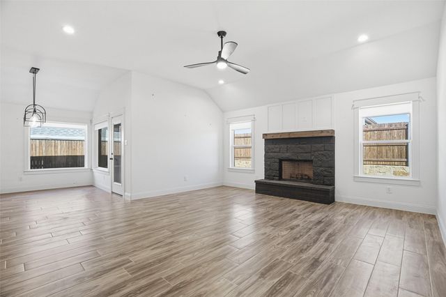 929 Tesslynn Avenue, Godley, TX 76044