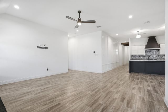 929 Tesslynn Avenue, Godley, TX 76044