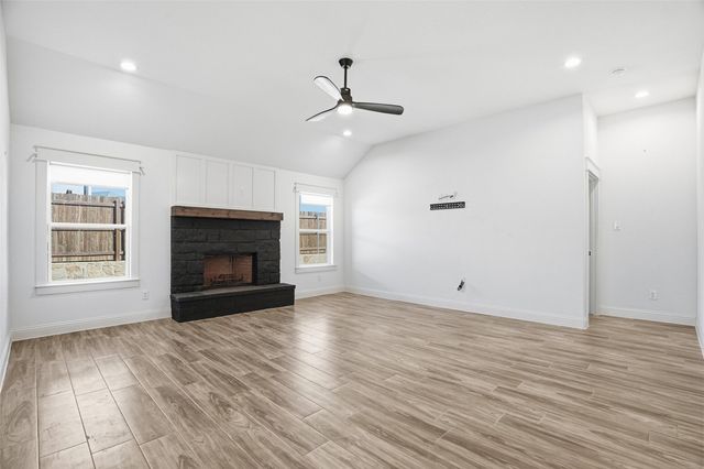 929 Tesslynn Avenue, Godley, TX 76044