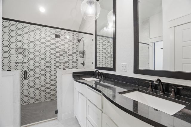 929 Tesslynn Avenue, Godley, TX 76044