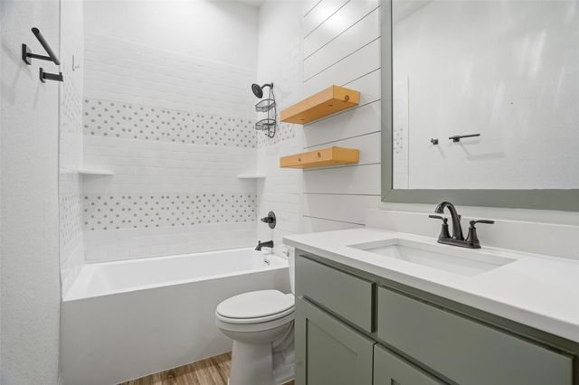 929 Tesslynn Avenue, Godley, TX 76044