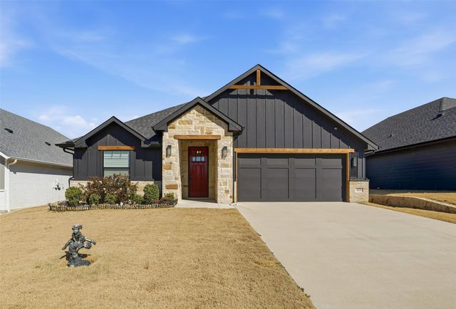 929 Tesslynn Avenue, Godley, TX 76044