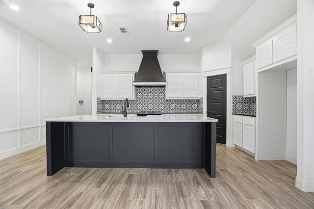 929 Tesslynn Avenue, Godley, TX 76044