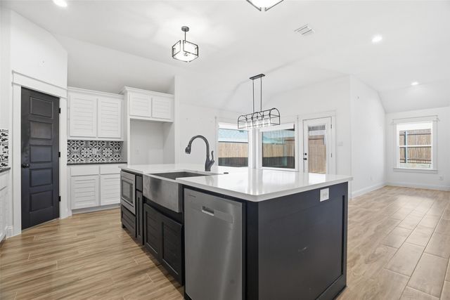 929 Tesslynn Avenue, Godley, TX 76044