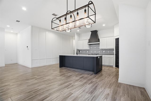 929 Tesslynn Avenue, Godley, TX 76044