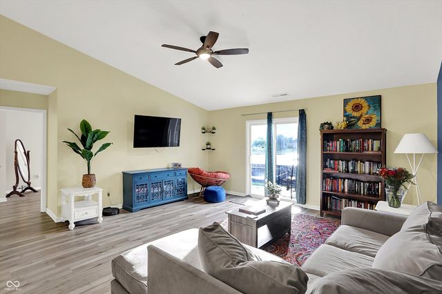 562 N Wyndstone Way, Fortville, IN 46040