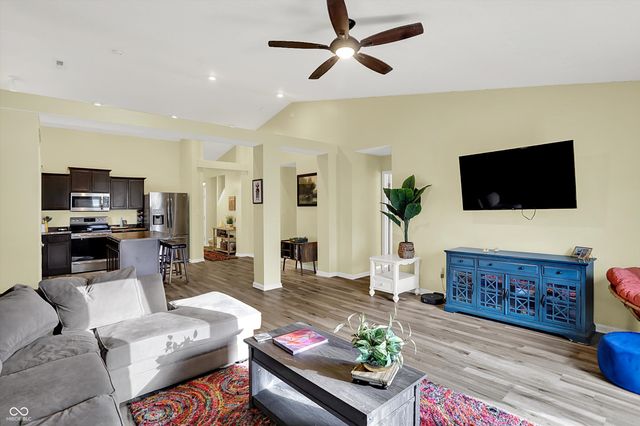 562 N Wyndstone Way, Fortville, IN 46040