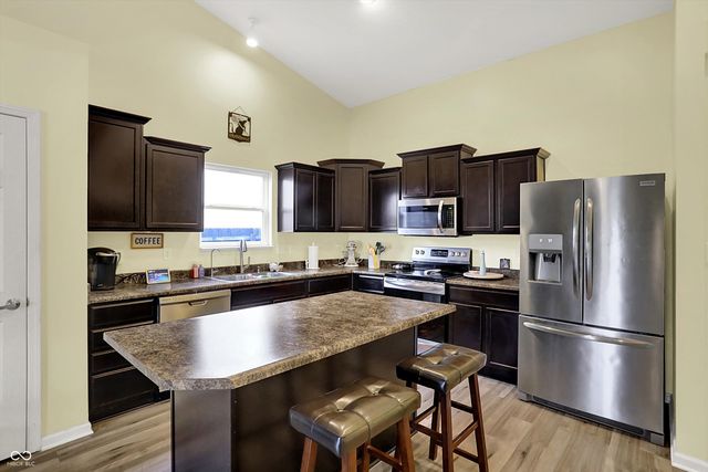 562 N Wyndstone Way, Fortville, IN 46040