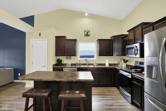 562 N Wyndstone Way, Fortville, IN 46040