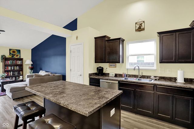 562 N Wyndstone Way, Fortville, IN 46040