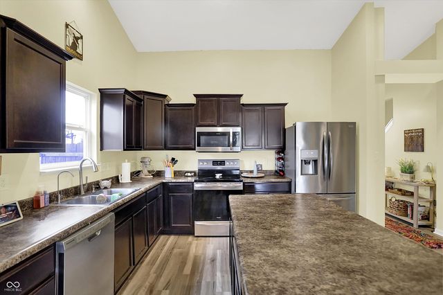 562 N Wyndstone Way, Fortville, IN 46040