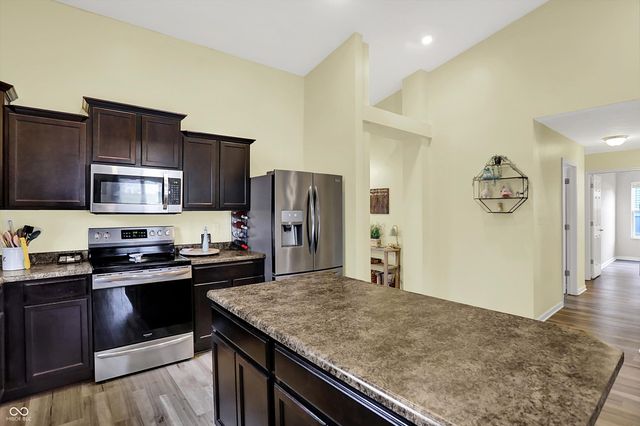 562 N Wyndstone Way, Fortville, IN 46040