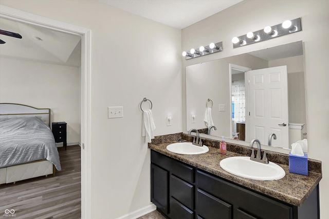 562 N Wyndstone Way, Fortville, IN 46040