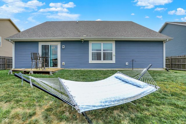 562 N Wyndstone Way, Fortville, IN 46040