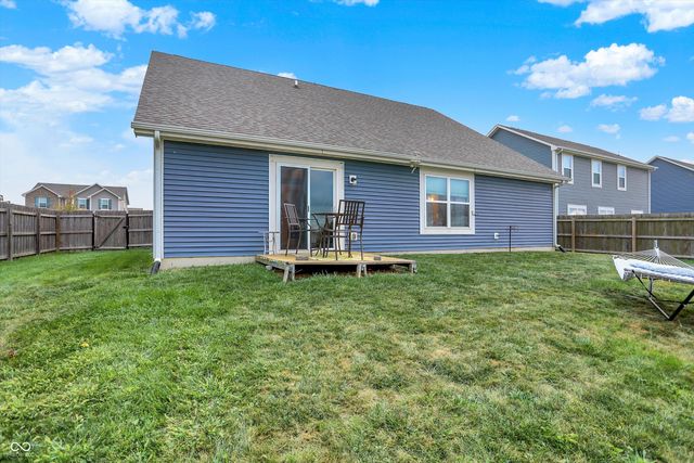 562 N Wyndstone Way, Fortville, IN 46040