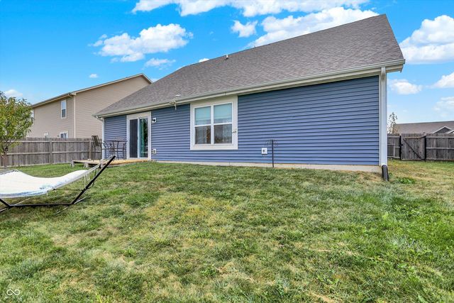 562 N Wyndstone Way, Fortville, IN 46040