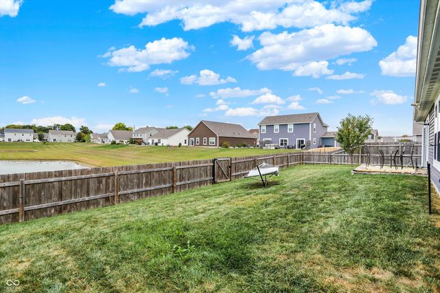 562 N Wyndstone Way, Fortville, IN 46040