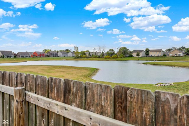 562 N Wyndstone Way, Fortville, IN 46040