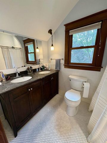 7226 Hubbard Avenue, Middleton, WI 53562