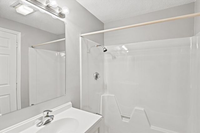 255 North Rd 158, Chelmsford, MA 01824