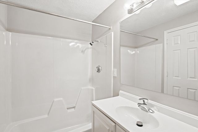 255 North Rd 158, Chelmsford, MA 01824