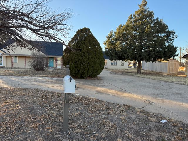 809 Avenue E, Abernathy, TX 79311