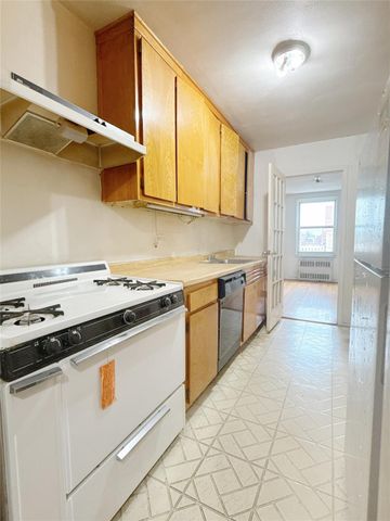 142-05 Roosevelt Avenue 611, Flushing, NY 11354