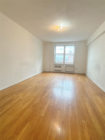 142-05 Roosevelt Avenue 611, Flushing, NY 11354