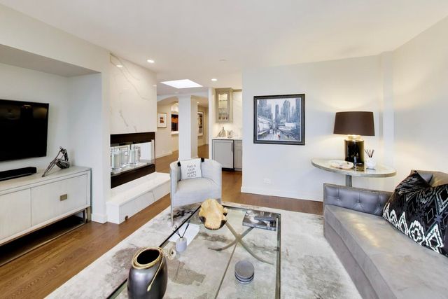 1230 N State Parkway 28A, Chicago, IL 60610