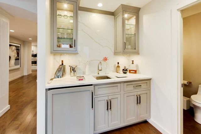 1230 N State Parkway 28A, Chicago, IL 60610