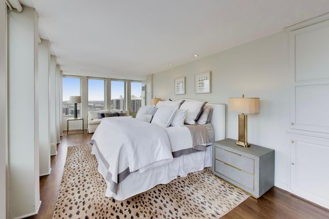 1230 N State Parkway 28A, Chicago, IL 60610