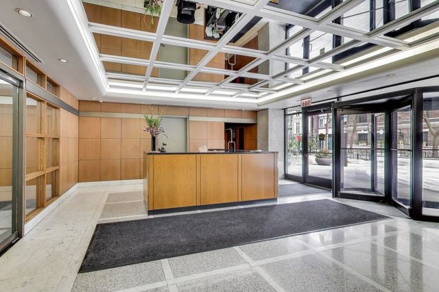 1230 N State Parkway 28A, Chicago, IL 60610